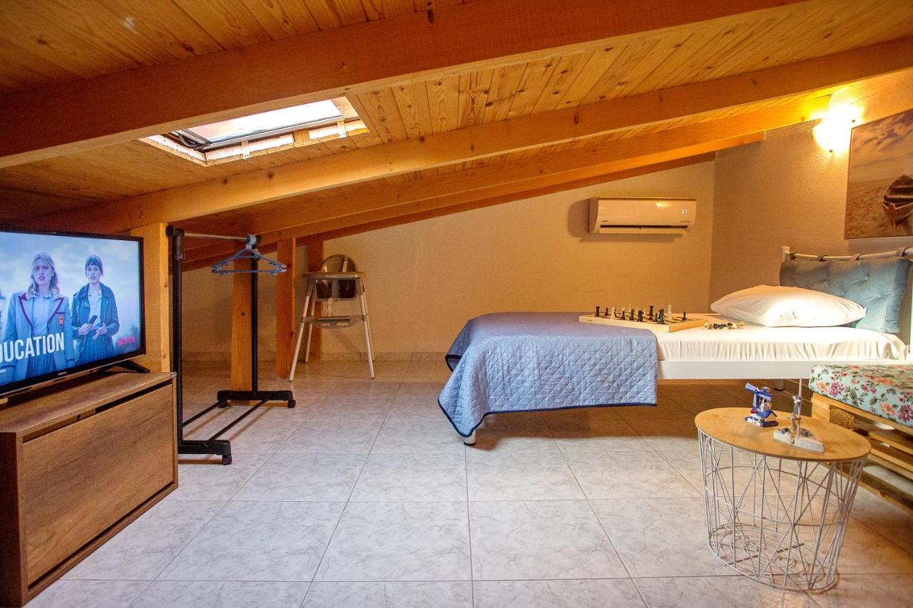 Holiday House Ioanna 2 - Loft Néa Péramos Екстериор снимка