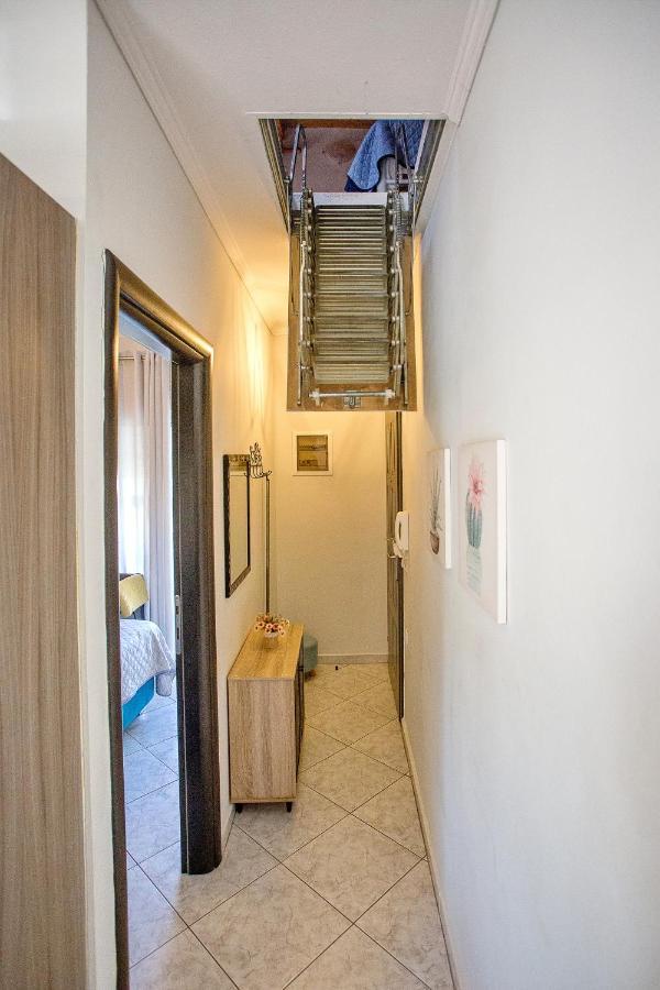 Holiday House Ioanna 2 - Loft Néa Péramos Екстериор снимка